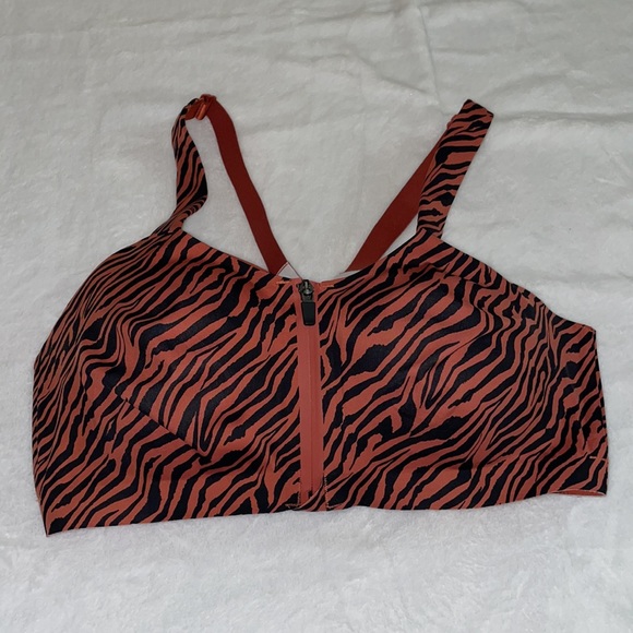 Victoria Secrect Incredible Knockout Sports Bra Animal Print 38DD